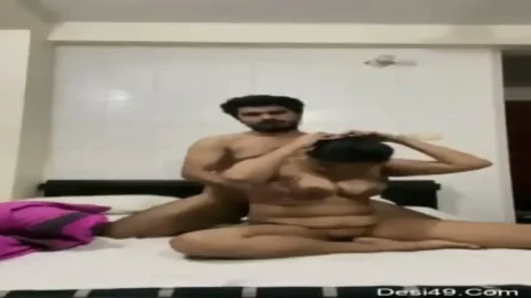 Desi Bhabhi Ke Garam Romantic Private Moment Ka Video MMS Porn