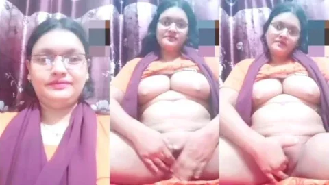 Horny Desi Bhabhi Shows Her Hairy Wet Pussy and Fucks It With Her Fingers Video MMS